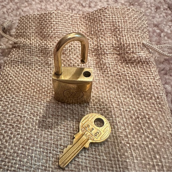 Louis Vuitton #216 - Picture 3 of 9